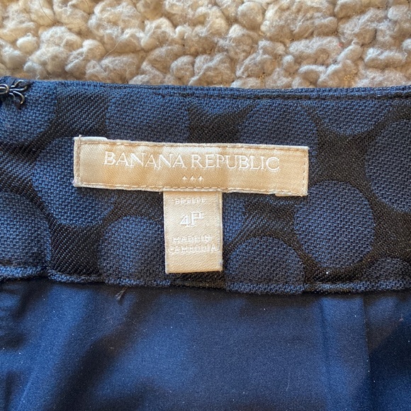 Banana Republic Factory navy dot skirt size 4P - Picture 5 of 6